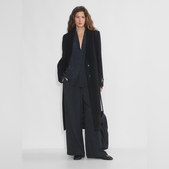 Worn once! Aritzia Babaton Collector Shirt - Pants also available - Picture 1 of 6